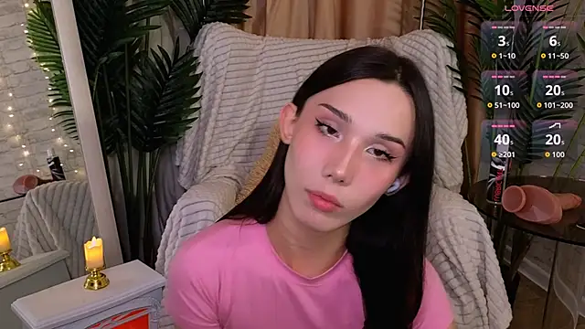 Snapshot of Kaia_Sunshine_Mia chatting on 09/23/25, 12:01 Kaia Sunshine Mia online show from 09/23/25, 12:01