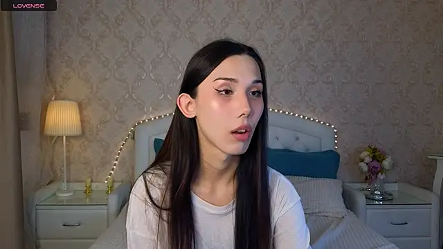 Snapshot of Kaia_Sunshine_Mia chatting on 10/12/25, 01:12 Kaia Sunshine Mia online show from 10/12/25, 01:12