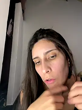 lupitta 1 online show from 10/02/25, 03:54