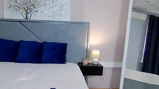 NicoleRosss online show from 11/13/25, 08:40