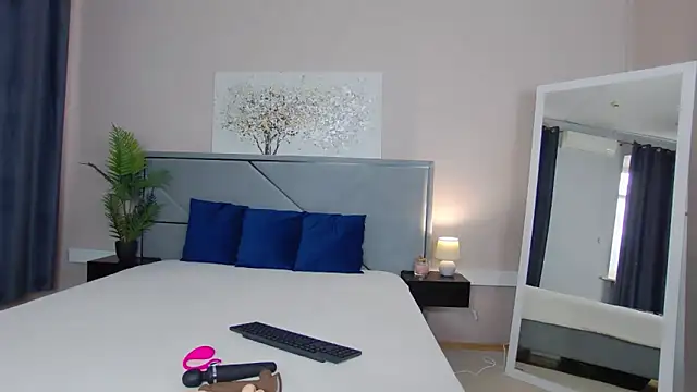 NicoleRosss online show from 12/14/25, 09:37