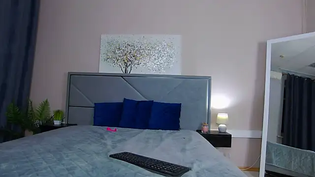 NicoleRosss online show from 04/18/26, 07:07