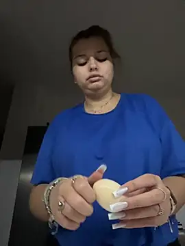 Snapshot of AllysonK chatting on 11/12/25, 04:22 AllysonK online show from 11/12/25, 04:22