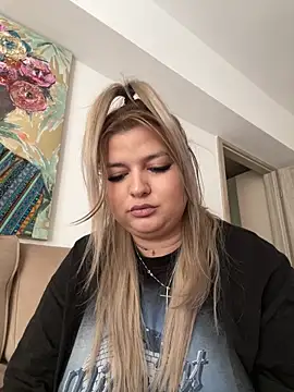 Snapshot of AllysonK chatting on 02/22/25, 01:57 AllysonK online show from 02/22/25, 01:57
