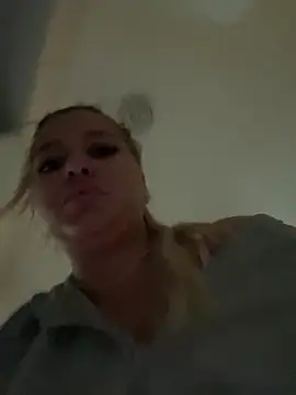 Snapshot of AllysonK chatting on 05/18/26, 01:05 AllysonK online show from 05/18/26, 01:05
