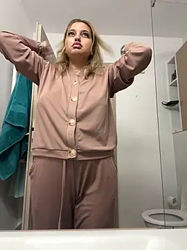 Snapshot of AllysonK chatting on 11/29/25, 11:21 AllysonK online show from 11/29/25, 11:21