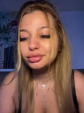 Snapshot of AllysonK chatting on 11/19/25, 03:23 AllysonK online show from 11/19/25, 03:23