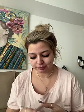 Snapshot of AllysonK chatting on 04/21/26, 10:33 AllysonK online show from 04/21/26, 10:33