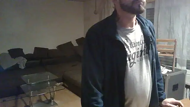 Snapshot of rosaeichel chatting on 03/01/26, 01:49 rosaeichel online show from 03/01/26, 01:49