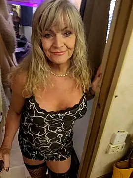 Snapshot of annika_lately chatting on 10/01/25, 02:38 annika lately online show from 10/01/25, 02:38