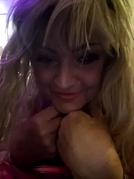 Snapshot of annika_lately chatting on 06/20/26, 06:07 annika lately online show from 06/20/26, 06:07
