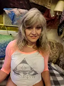 Snapshot of annika_lately chatting on 10/20/25, 02:24 annika lately online show from 10/20/25, 02:24