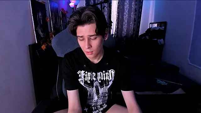 Snapshot of Foxicfu chatting on 01/18/26, 11:02 Foxicfu online show from 01/18/26, 11:02