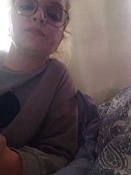 Snapshot of BritneyHudson chatting on 10/18/25, 01:35 BritneyHudson online show from 10/18/25, 01:35
