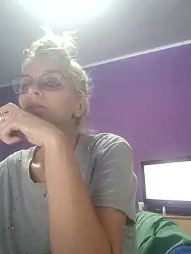 Snapshot of BritneyHudson chatting on 09/18/25, 03:48 BritneyHudson online show from 09/18/25, 03:48