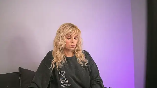 Snapshot of BritneyHudson chatting on 10/15/25, 03:49 BritneyHudson online show from 10/15/25, 03:49