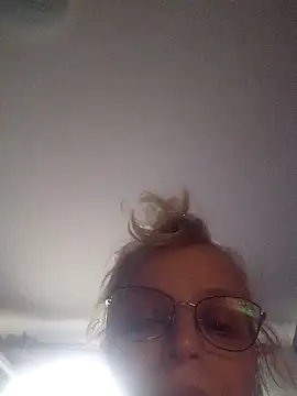 Snapshot of BritneyHudson chatting on 09/21/25, 06:18 BritneyHudson online show from 09/21/25, 06:18