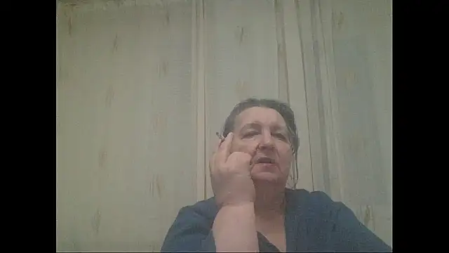 Snapshot of maturekorine chatting on 12/24/24, 10:49 maturekorine online show from 12/24/24, 10:49