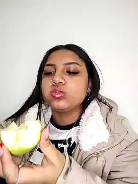 Snapshot of Alix_sweet22 chatting on 12/13/24, 08:58 Alix sweet22 online show from 12/13/24, 08:58