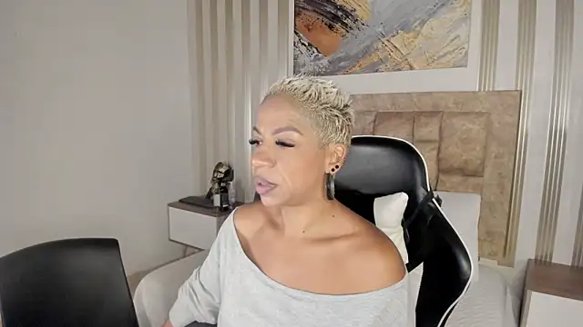 summer night  online show from 12/04/25, 10:47