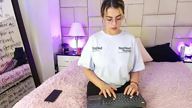 IsisLoveyes  online show from 03/24/26, 12:21