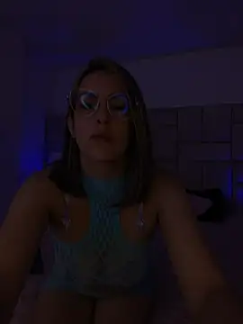 Snapshot of IsisLoveyes_ chatting on 01/08/26, 11:44 IsisLoveyes online show from 01/08/26, 11:44