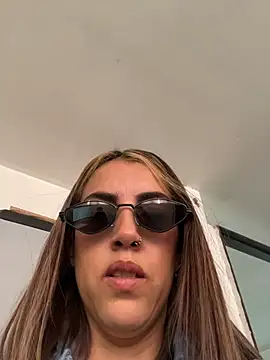 Snapshot of IsisLoveyes_ chatting on 01/07/26, 03:39 IsisLoveyes online show from 01/07/26, 03:39