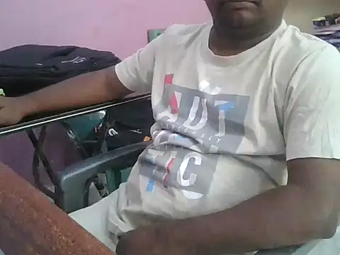 Snapshot of ITGuyhyd chatting on 04/08/26, 06:15 ITGuyhyd online show from 04/08/26, 06:15