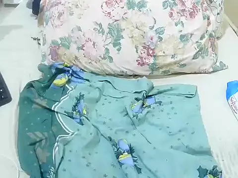 Snapshot of just_lela chatting on 10/25/25, 03:17 just lela online show from 10/25/25, 03:17