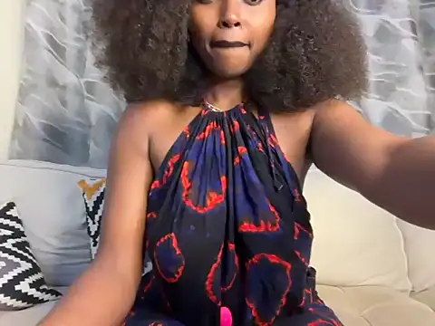 Snapshot of Chocolate_queen2 chatting on 06/19/26, 04:29 Chocolate queen2 online show from 06/19/26, 04:29