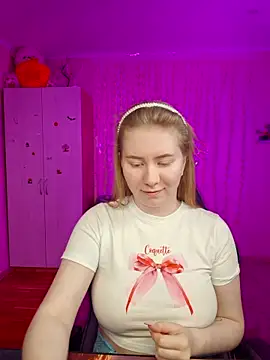 D0nna  online show from 04/22/26, 07:53