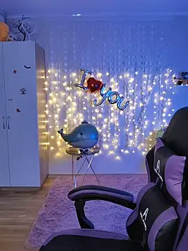 Snapshot of D0nna_ chatting on 02/13/26, 08:31 D0nna online show from 02/13/26, 08:31