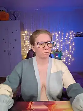 Snapshot of D0nna_ chatting on 04/15/26, 11:27 D0nna online show from 04/15/26, 11:27