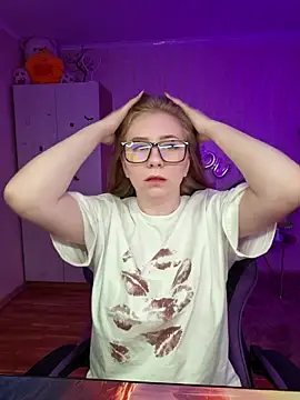 Snapshot of D0nna_ chatting on 04/04/26, 02:56 D0nna online show from 04/04/26, 02:56