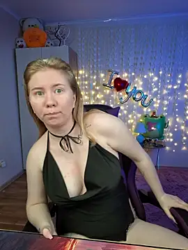 Snapshot of D0nna_ chatting on 04/10/26, 10:39 D0nna online show from 04/10/26, 10:39