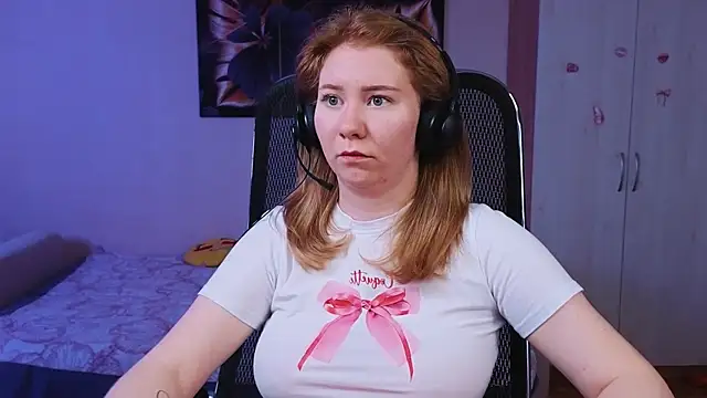 D0nna  online show from 09/18/25, 10:51