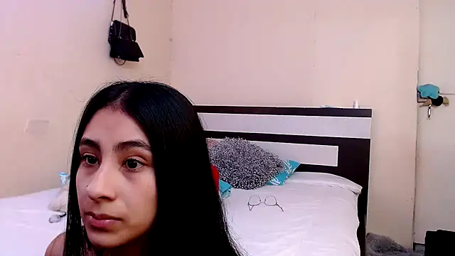 Snapshot of chika_hellar chatting on 09/19/25, 10:14 chika hellar online show from 09/19/25, 10:14
