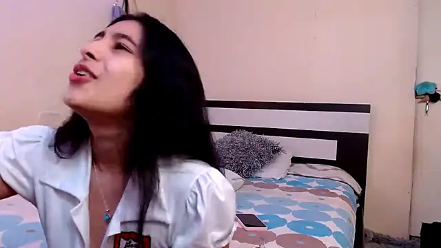 Snapshot of chika_hellar chatting on 10/20/25, 10:54 chika hellar online show from 10/20/25, 10:54