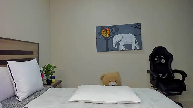 Renee-18 online show from 03/25/26, 09:35