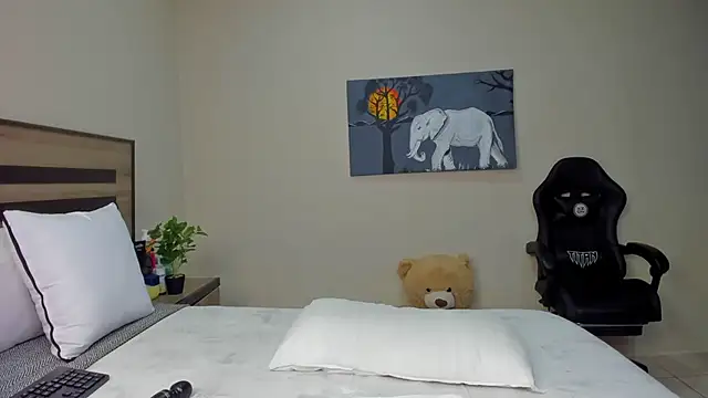 Renee-18 online show from 03/24/26, 07:41