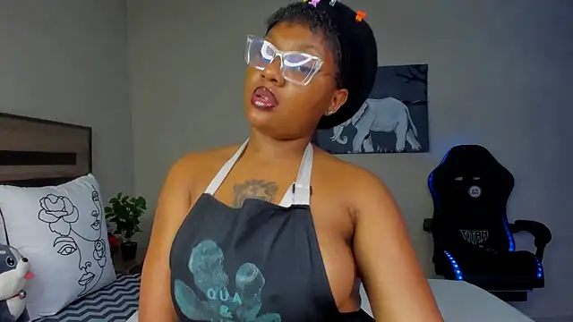 Renee-18 online show from 12/21/25, 06:59