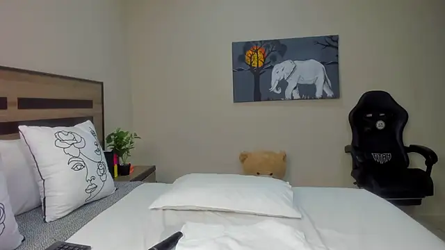 Renee-18 online show from 04/01/26, 10:50