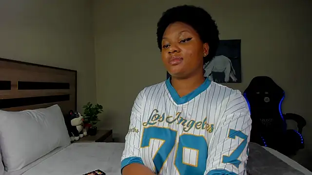 Renee-18 online show from 01/12/26, 10:33