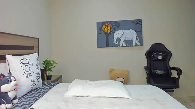 Renee-18 online show from 04/14/26, 10:48