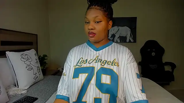 Renee-18 online show from 11/24/25, 10:10