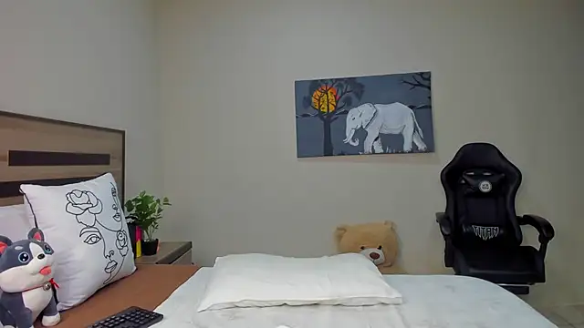 Renee-18 online show from 04/09/26, 12:23