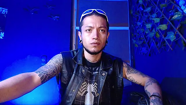 Snapshot of Dicaprioo_ chatting on 11/13/25, 02:26 Dicaprioo online show from 11/13/25, 02:26