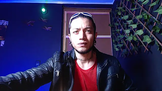 Snapshot of Dicaprioo_ chatting on 10/21/25, 03:28 Dicaprioo online show from 10/21/25, 03:28