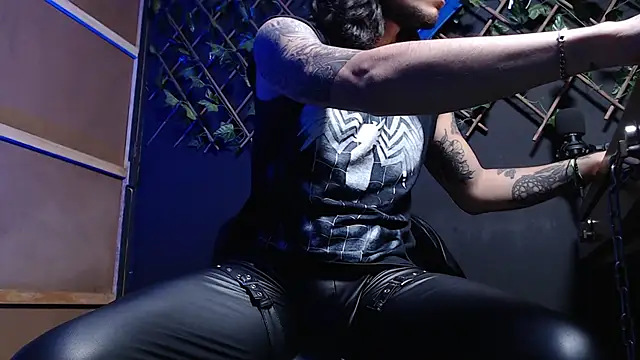 Snapshot of Dicaprioo_ chatting on 11/29/25, 04:23 Dicaprioo online show from 11/29/25, 04:23