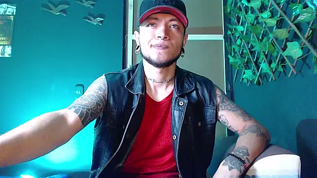 Snapshot of Dicaprioo_ chatting on 11/14/25, 02:32 Dicaprioo online show from 11/14/25, 02:32